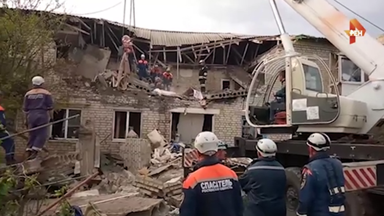 Есть угроза обрушения: видео с места взрыва газа в доме под Ростовом