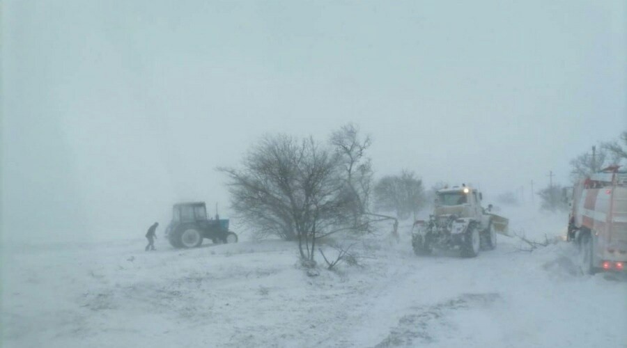 Спасатели вытащили в Ленинском районе из снежных переметов два десятка автомобилей