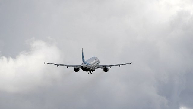 Индийский самолет развалился надвое после посадки: число жертв растет