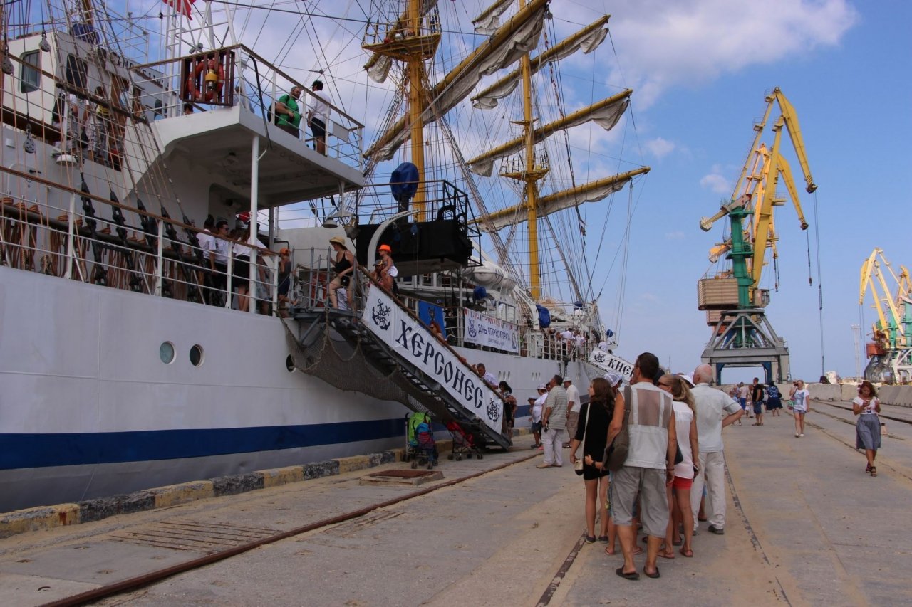 Фото парусного судна «Херсонес» в Феодосии #1197