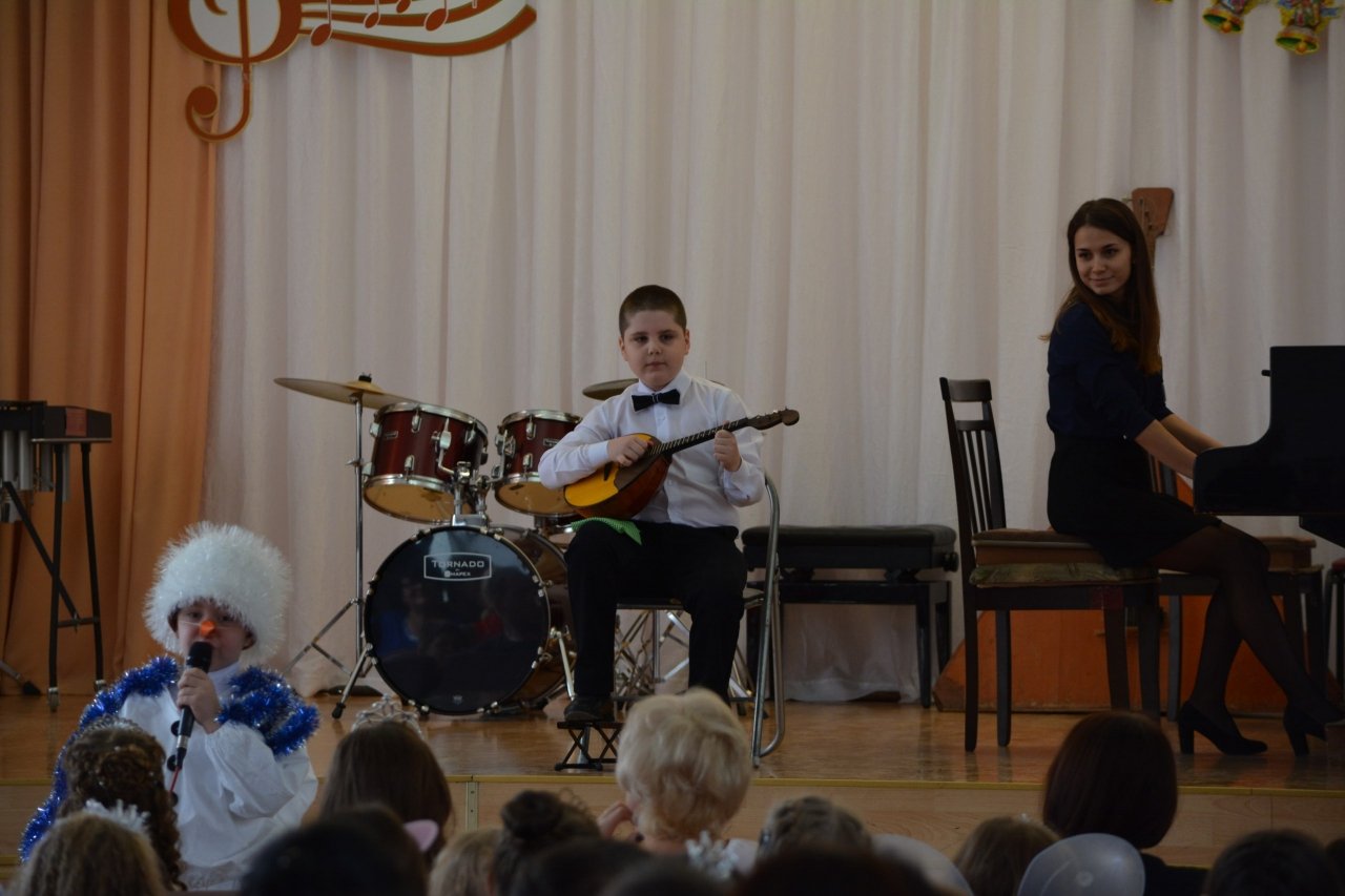 Фото новогоднего концерта в музыкальной школе №1 Феодосии #6365