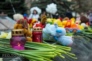 В Феодосии почтили память жертв трагедии в Кемерове #7596