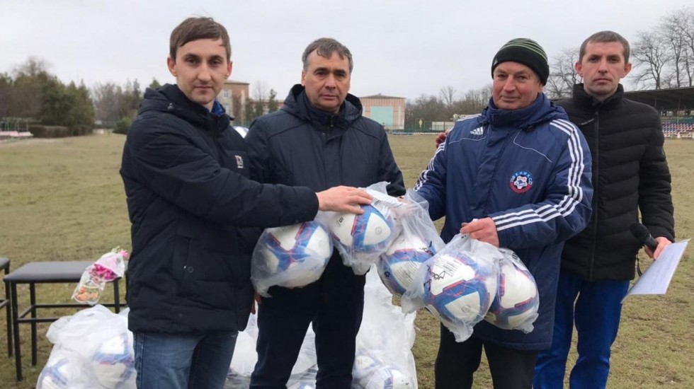 Андрей Рюмшин: Более 1500 комплектов формы и порядка 500 мячей получили сельские футбольные команды республики для проведения мероприятий в рамках Года сельского футбола