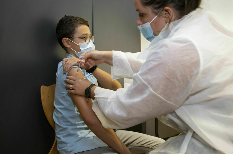 Вакцину для детей могут одобрить до конца 2021 года