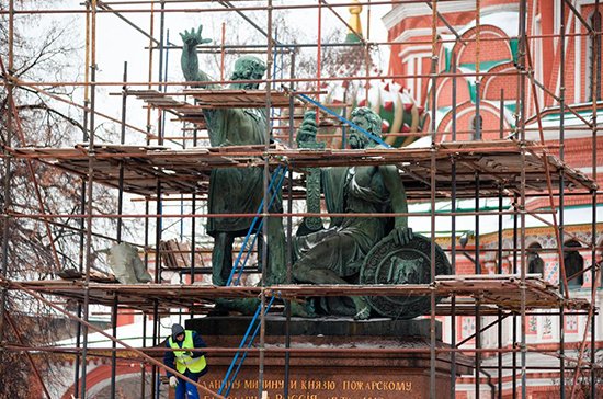 Как в России собираются «двигать» памятники
