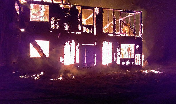 В Крыму дотла сгорел двухэтажный дом