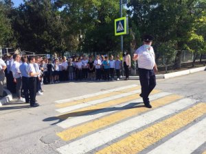 Госавтоинспекторы провели для детей в учебных заведениях Феодосии уроки дорожной безопасности в рамках «Недели безопасности»