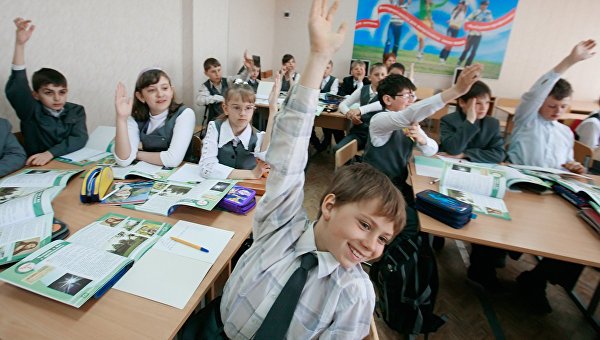 Аксенов выступил против второй смены в крымских школах