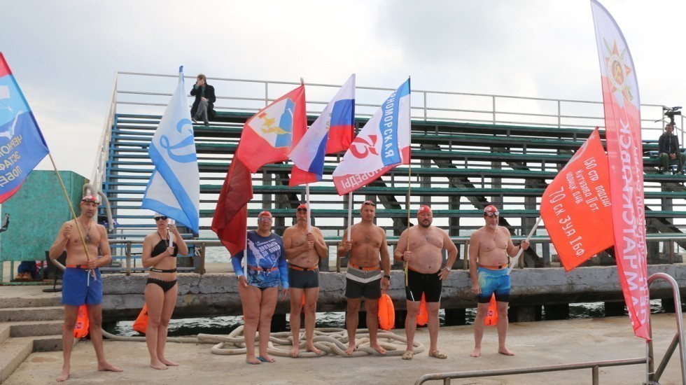 Минкульт РК: В Керчи состоялся Заплыв памяти «Черноморской эстафеты Победы» - «Доплыть до Победы»