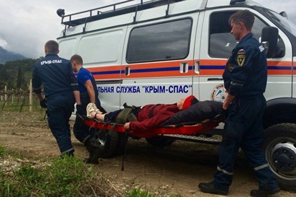 Оступилась: в крымских горах травмировалась туристка из Москвы