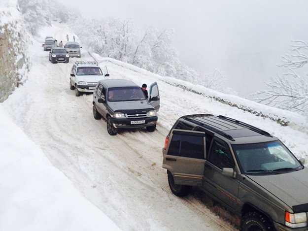 Пробки на Ай-Петри: в поисках снега туристы едут в горы