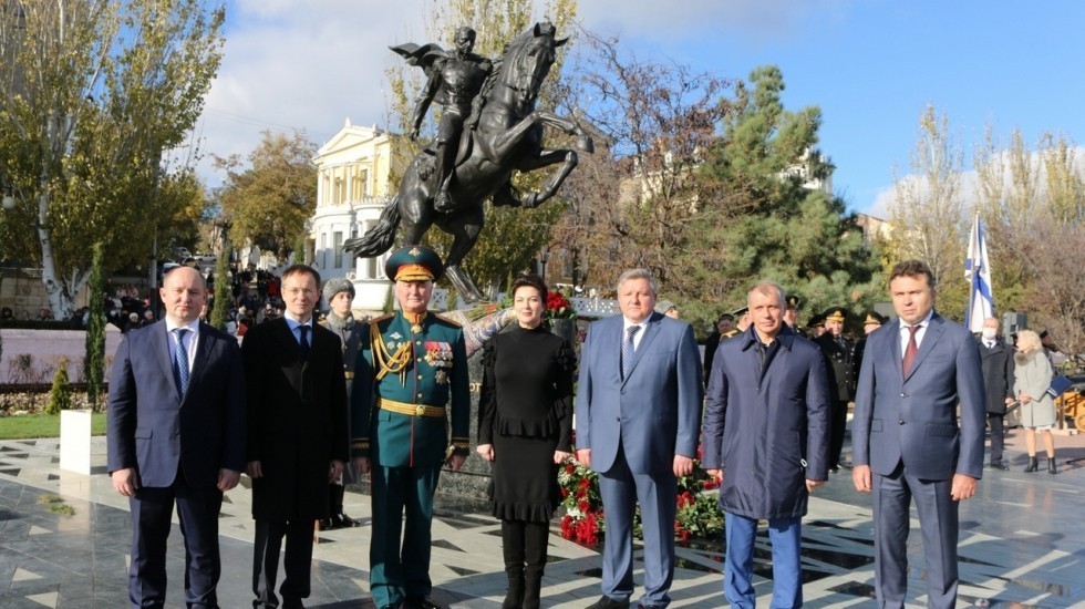 В Феодосии состоялось торжественное открытие памятника генералу от инфантерии Петру Котляревскому