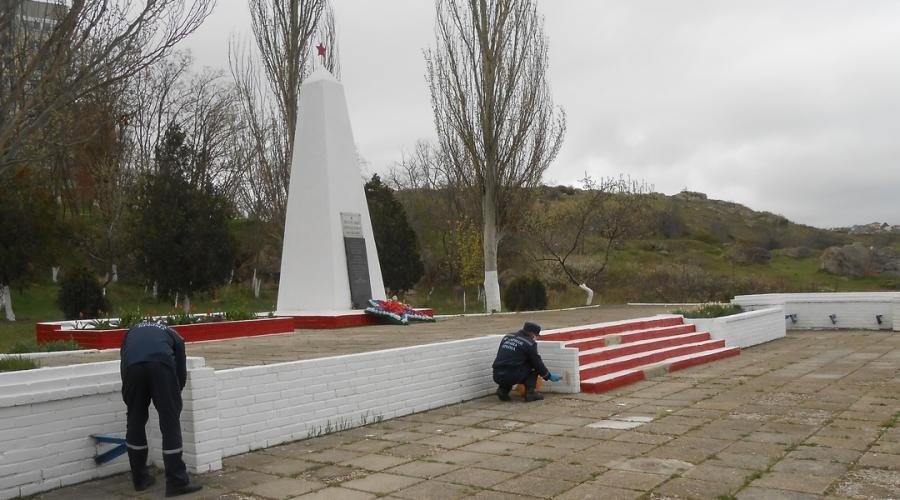 Крымские спасатели ко Дню Победы благоустроили более 40 памятников Великой Отечественной
