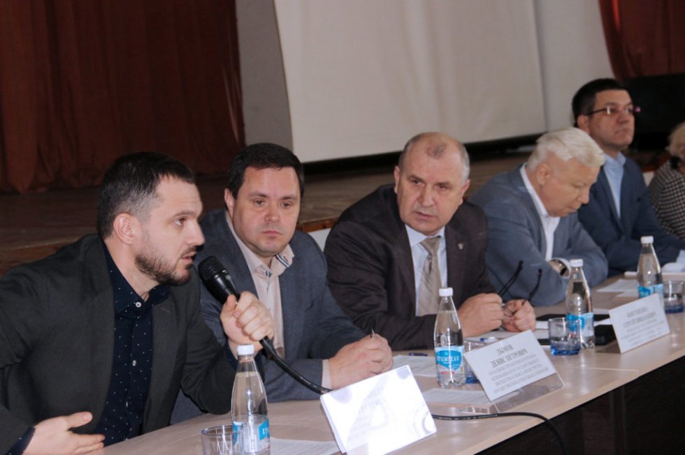 Единороссы Феодосии приняли участие в совещании по вопросам развития сферы торговли