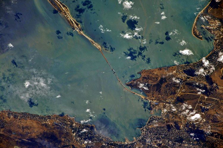 Космонавт показал арку Крымского моста с орбиты МКС