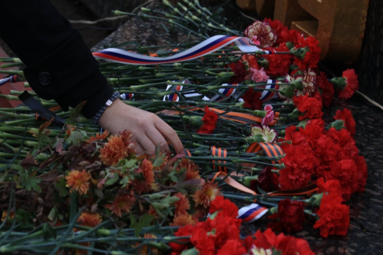 Фото митинга в память о Керченско-Феодосийском десанте #6488