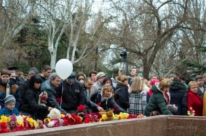 В Феодосии почтили память жертв трагедии в Кемерове #7620