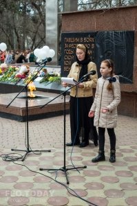 В Феодосии почтили память жертв трагедии в Кемерове #7612