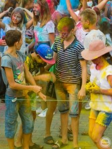 Фото фестиваля красок Холи на 200-летие Айвазовского #1699