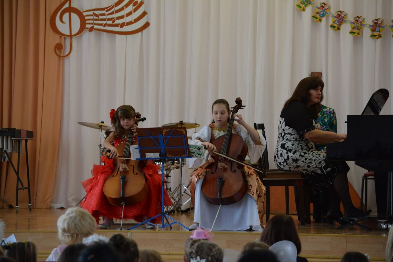 Фото новогоднего концерта в музыкальной школе №1 Феодосии #6337