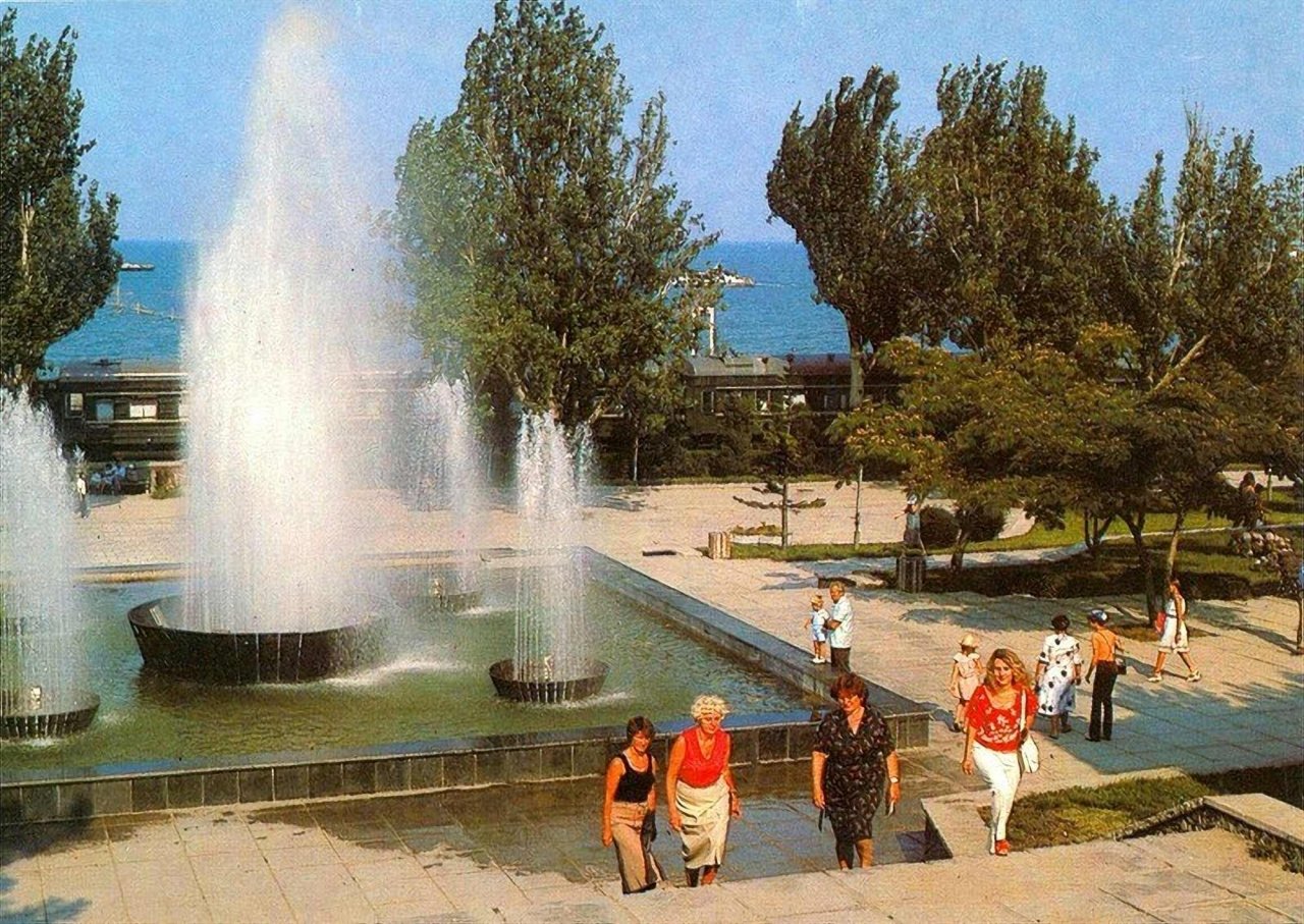 Светомузыкальный фонтан. Старая Феодосия #7423