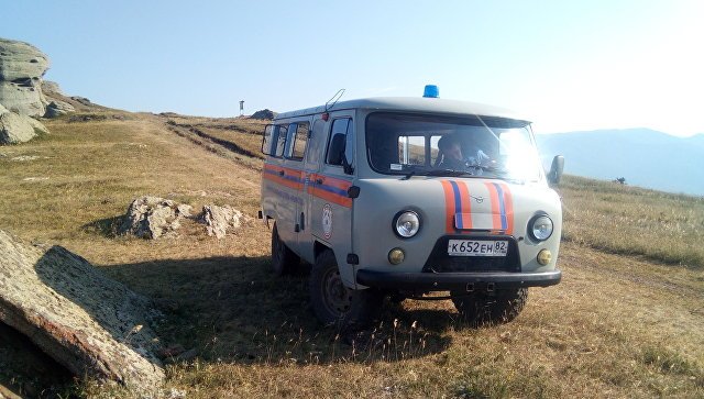 Крымские спасатели помогли четырем заблудившимся в горах туристам