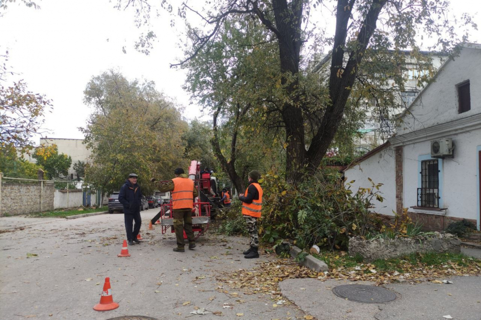 В Феодосии приступили к замене освещения на улице Галерейной