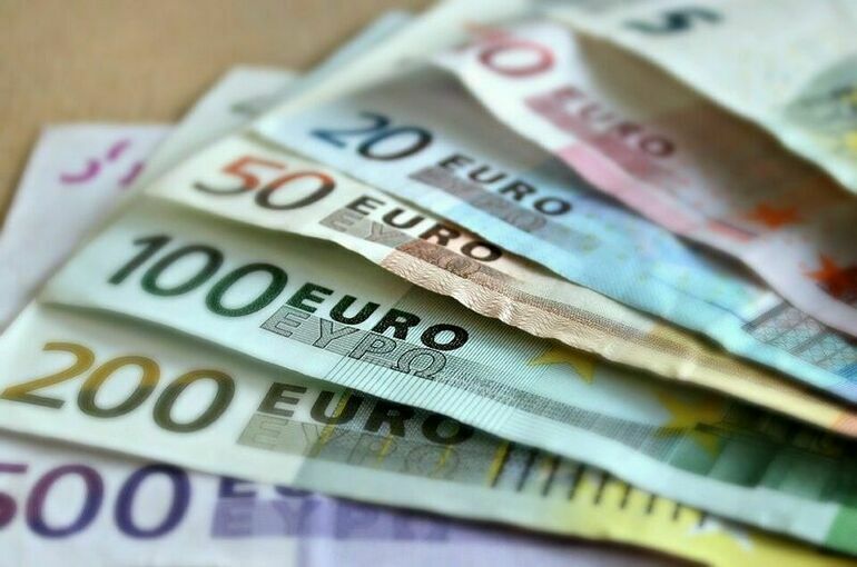 ЕС запретил проводить в России ряд операций с банкнотами евро