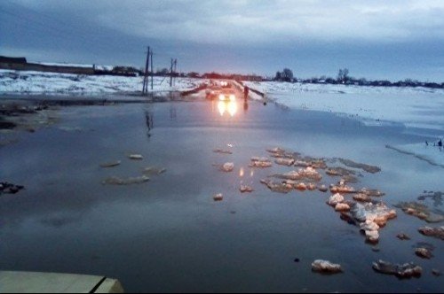 Фотофакт: на востоке Крыма паводок отрезал дорогу к селу