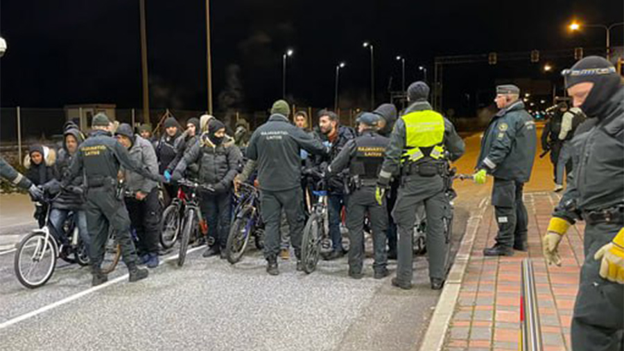 Финские пограничники распылили газ против мигрантов на границе с Россией