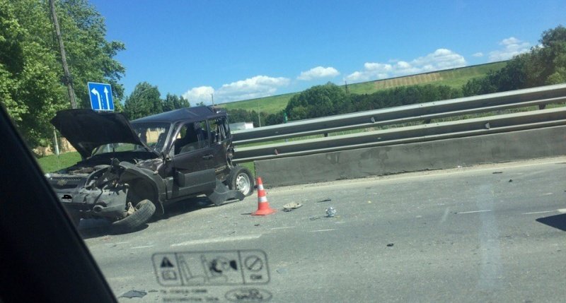 ДТП на мосту под Симферополем: столкнулись легковушка и два грузовика