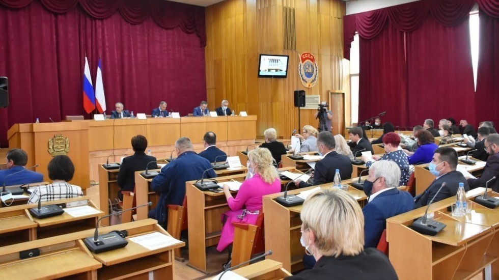 В Крыму принят закон, позволяющий переоформить право постоянного пользования земельными участками в аренду или собственность за плату