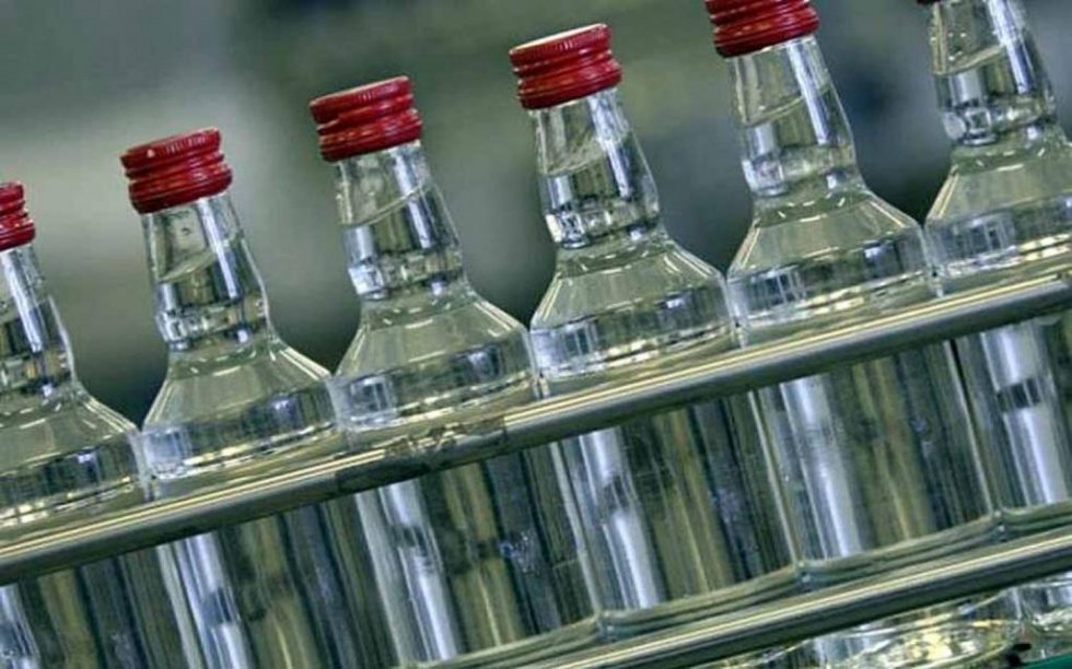 В Евпатории силовики выявили цех по производству поддельной водки
