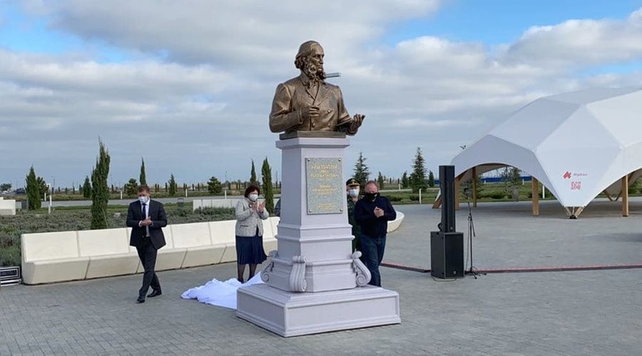 Трехметровый памятник Ивану Айвазовскому установили в аэропорту Симферополя