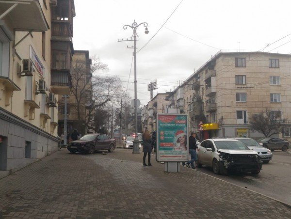 Вылетел на тротуар и сбил человека: страшное ДТП в Севастополе