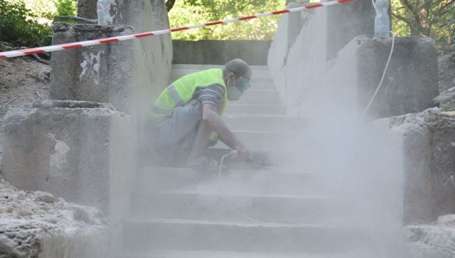Как идет ремонт городских лестниц Симферополя