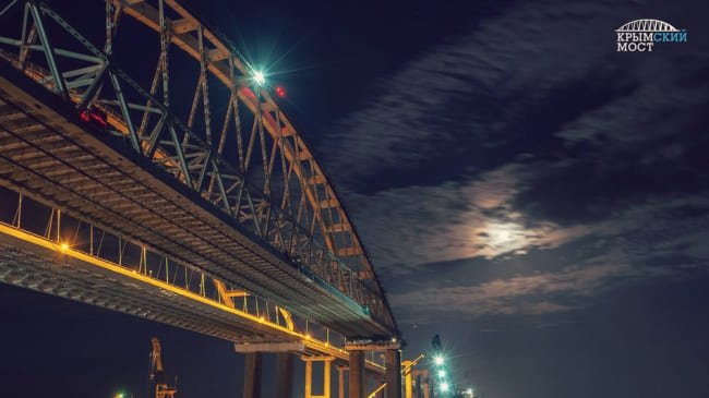 Украинские туристы едут посмотреть на Крымский мост и убедиться в его существовании