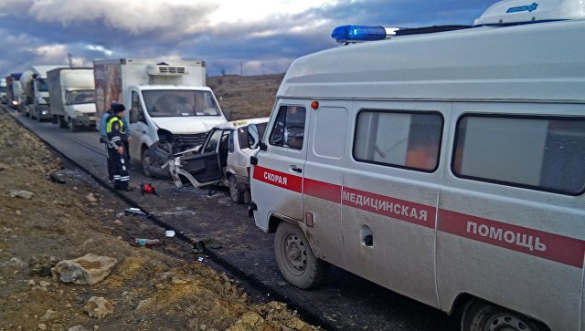 «Лобовое» ДТП на востоке Крыма: девушку вырезали из авто спасатели МЧС