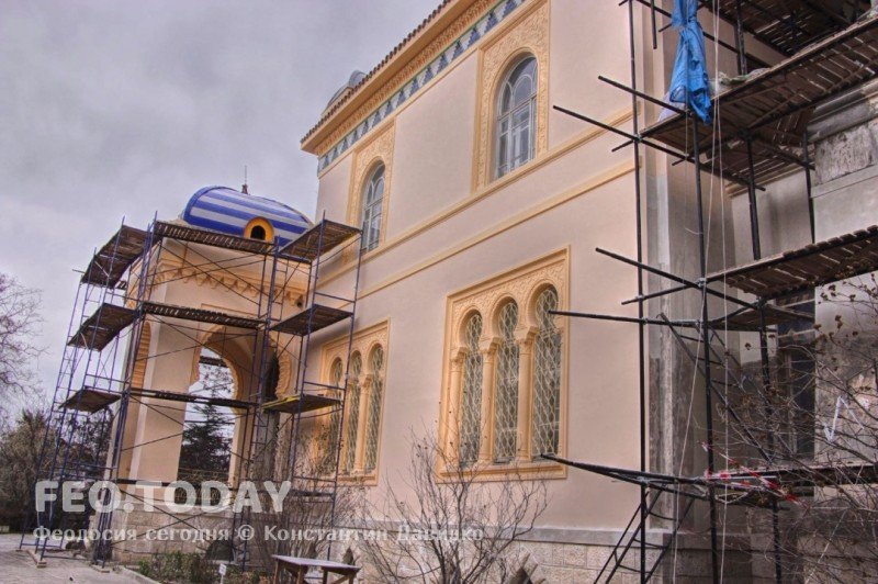 Подрядчик продолжает реставрационные работы на Даче Стамболи