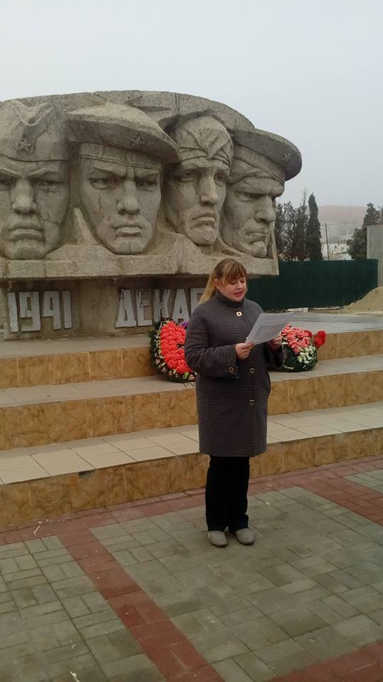 В Коктебеле возложили цветы к памятнику Десантников в память о Керченско-Феодосийском десанте 5