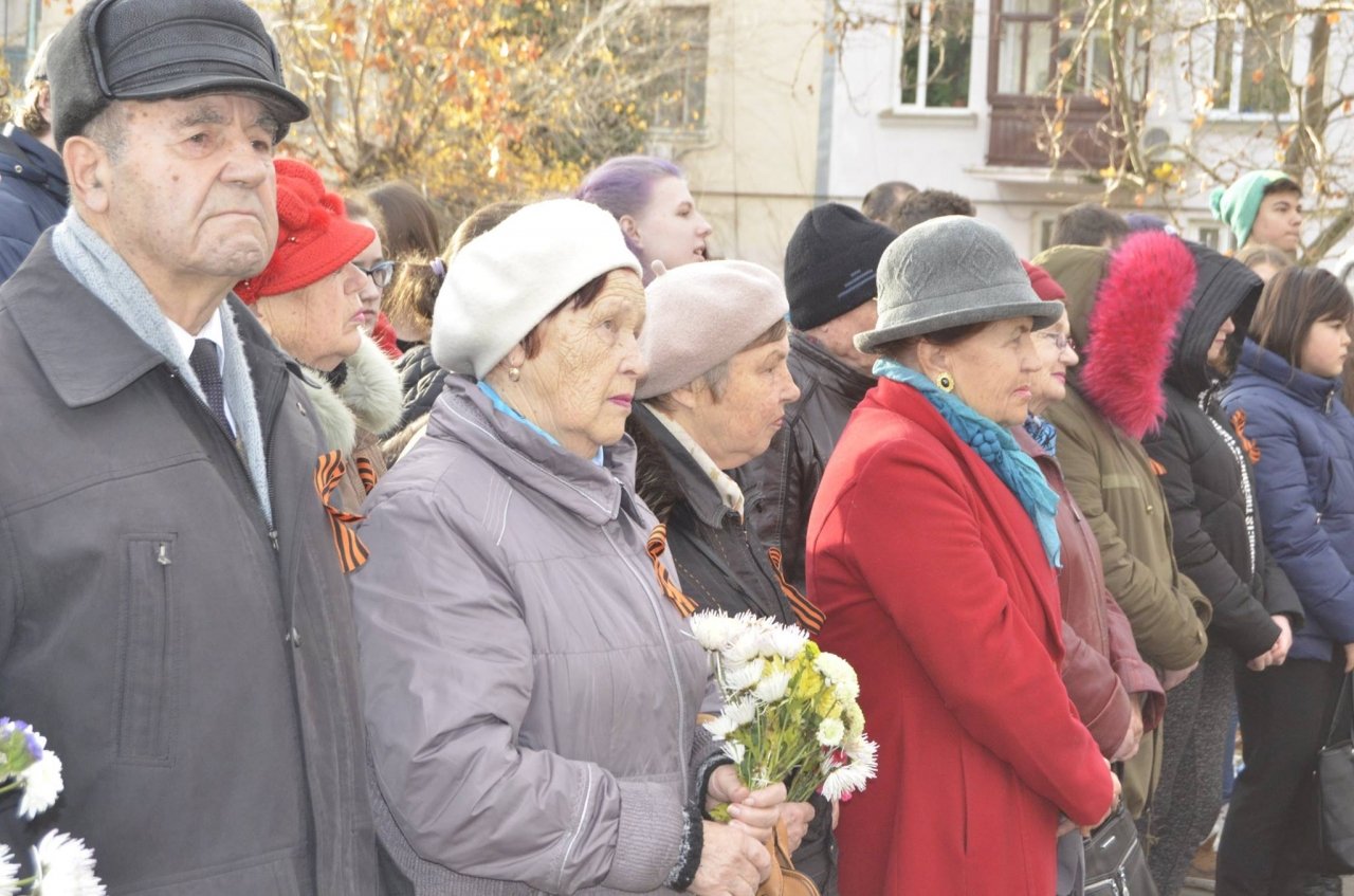 Фото митинга в честь Дня Героев Отечества в Феодосии #6229