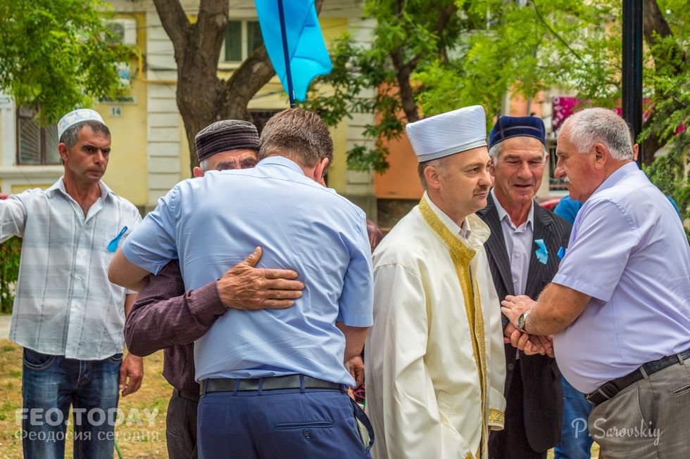 В Феодосии почтили память жертв депортации крымских татар #10880