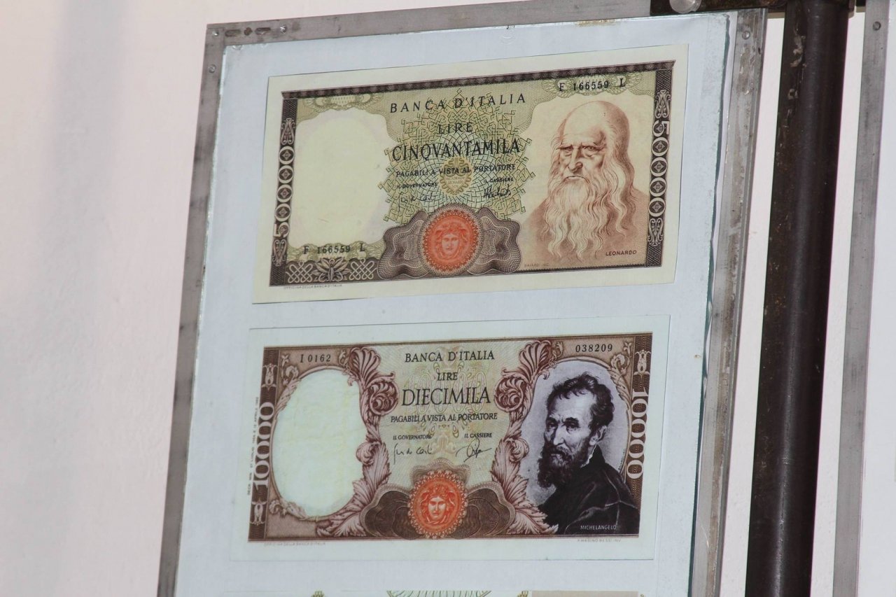 Фото выставки «Художники & банкноты» в Феодосии #708