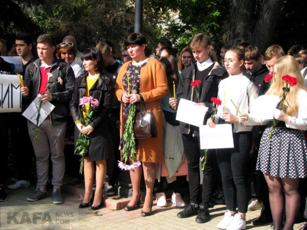Феодосийцы почтили память жертв трагедии в керчи #14351