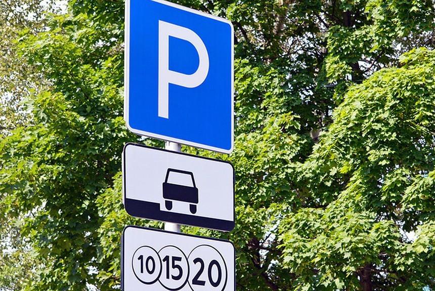 Официальные парковки Феодосии все еще не наполняют бюджет