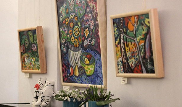 «Девичник»: в Феодосии открылась женская выставка известных художниц России