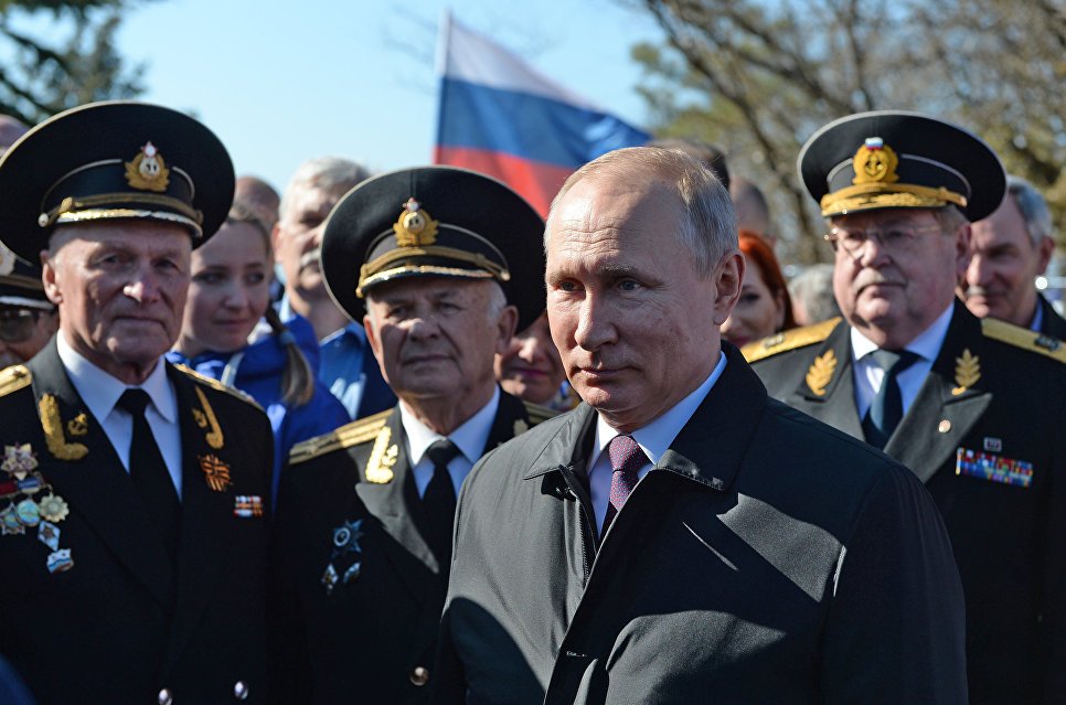 Путин посетил в Севастополе «Малахов курган» и пообщался с ветеранами