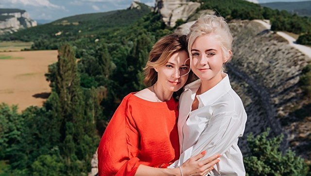 Горы и национальные костюмы: Поклонская опубликовала «крымские» фото с дочкой