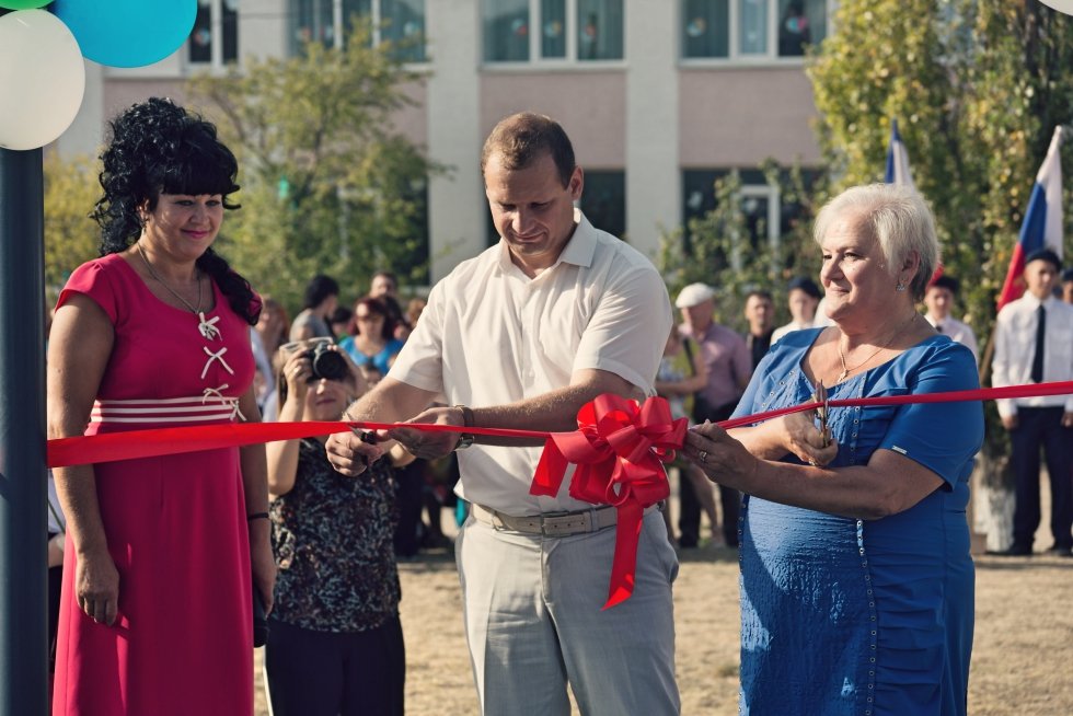 Одна из поселковых школ Феодосии получила современную спортивно-игровую площадку