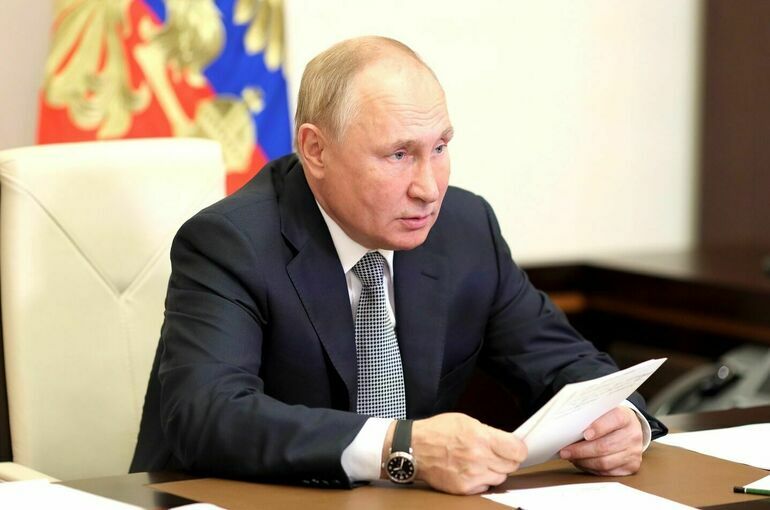Путин заявил об отсутствии планов вводить в России специальное положение